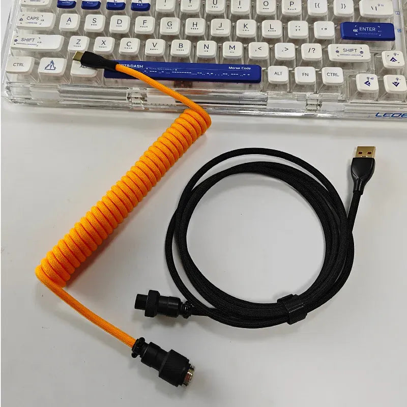 כבל ספירלי Type-C בעיצוב פרימיום למקלדות 1.5 מטר Mobeess