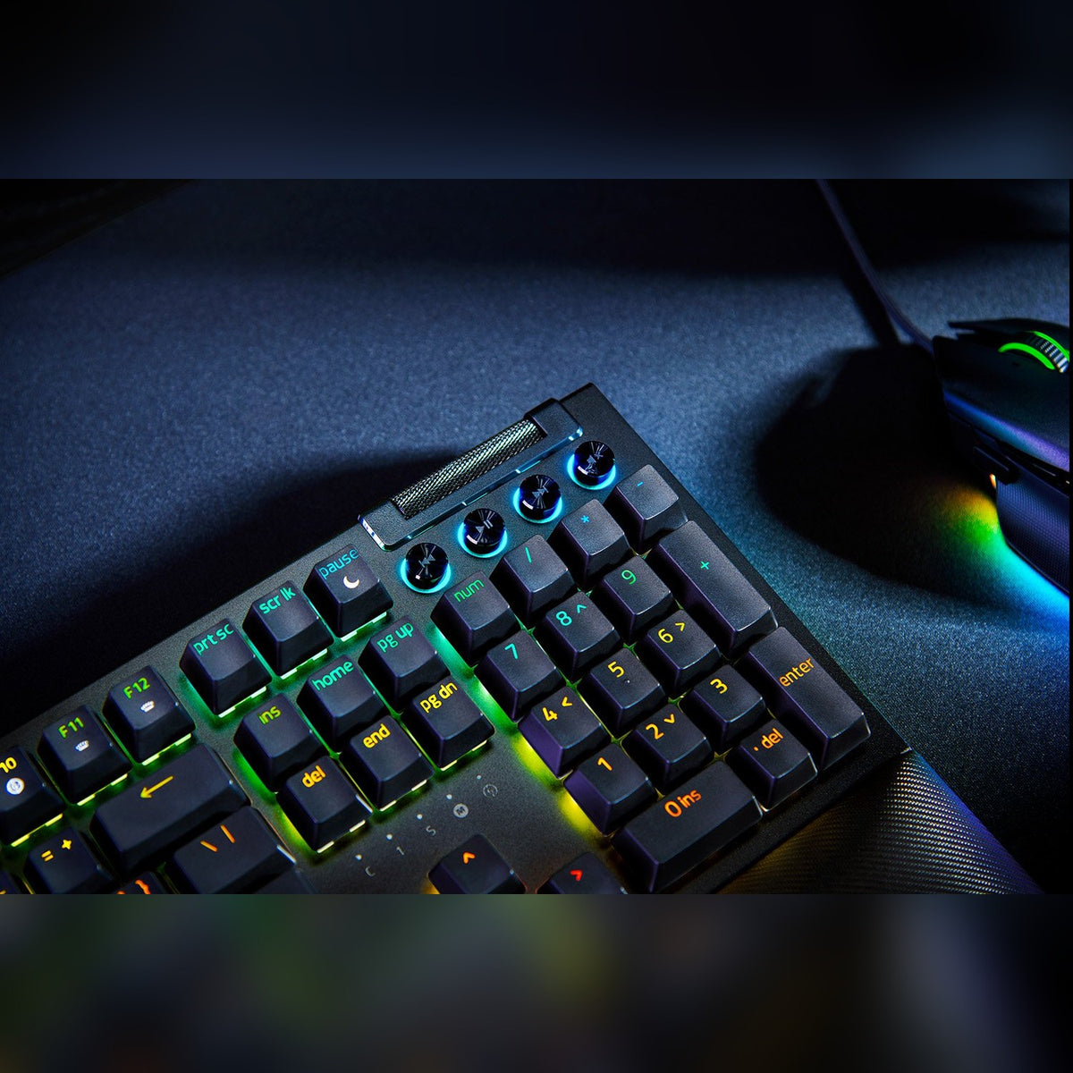 מקלדת גיימינג מכנית Razer BlackWidow V4 – תמונה 2
